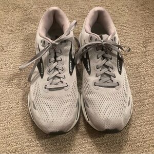 Brooks Men’s Light Gray Athletic Shoes